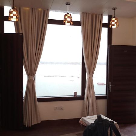 A Palace On River Varanasi Exterior photo