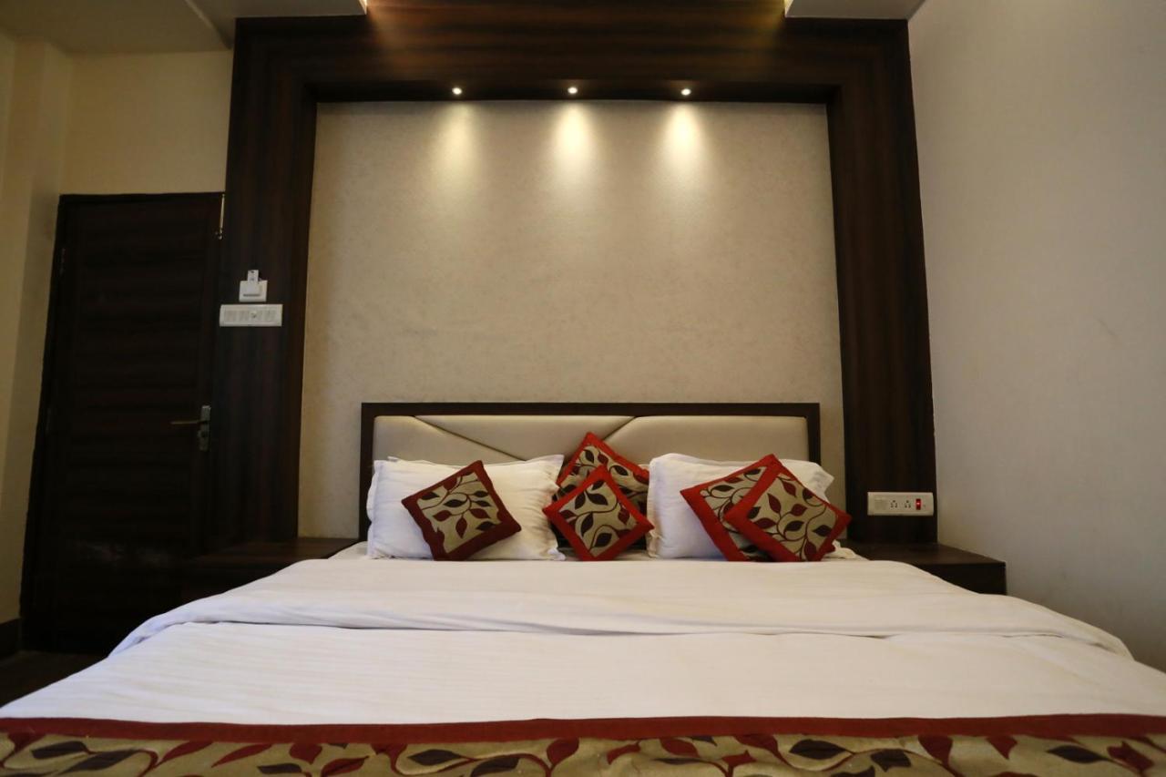 A Palace On River Varanasi Exterior photo