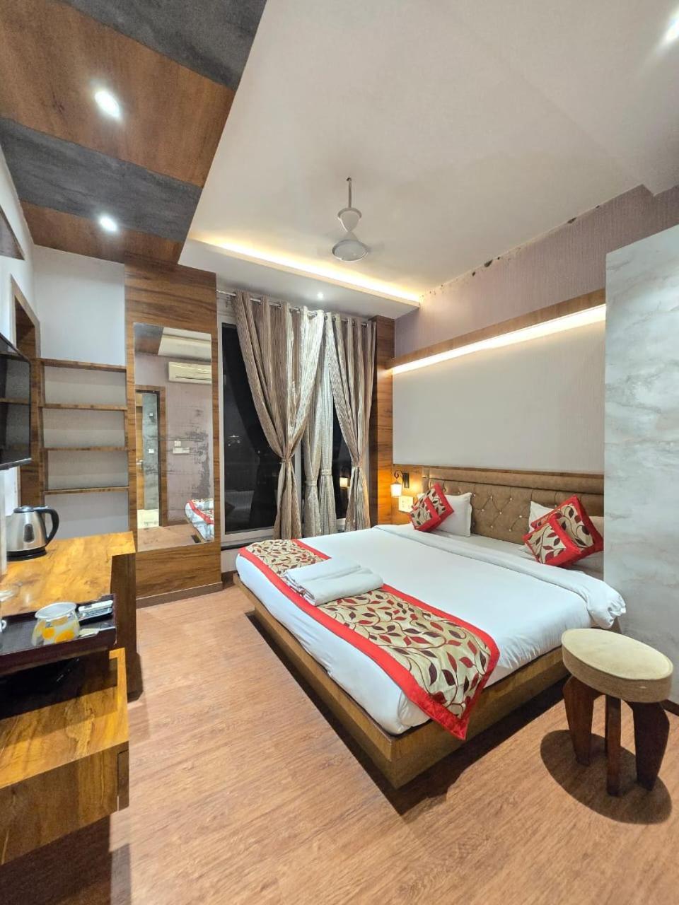 A Palace On River Varanasi Exterior photo