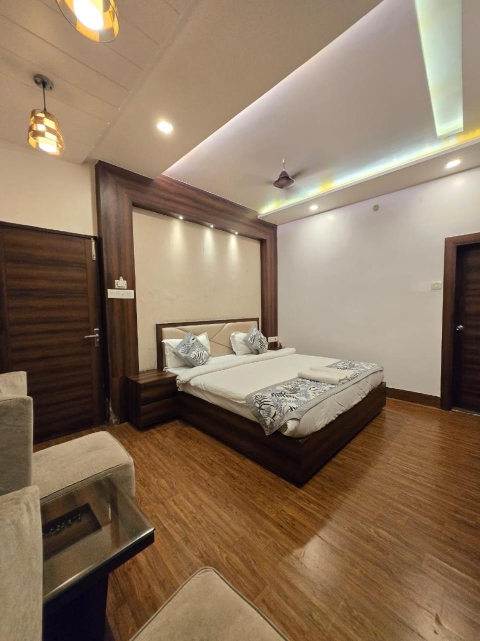 A Palace On River Varanasi Exterior photo