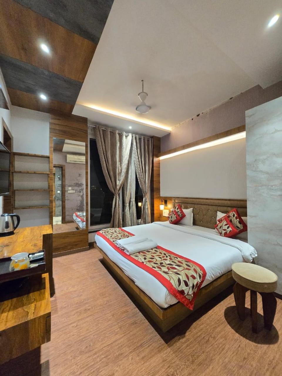 A Palace On River Varanasi Exterior photo