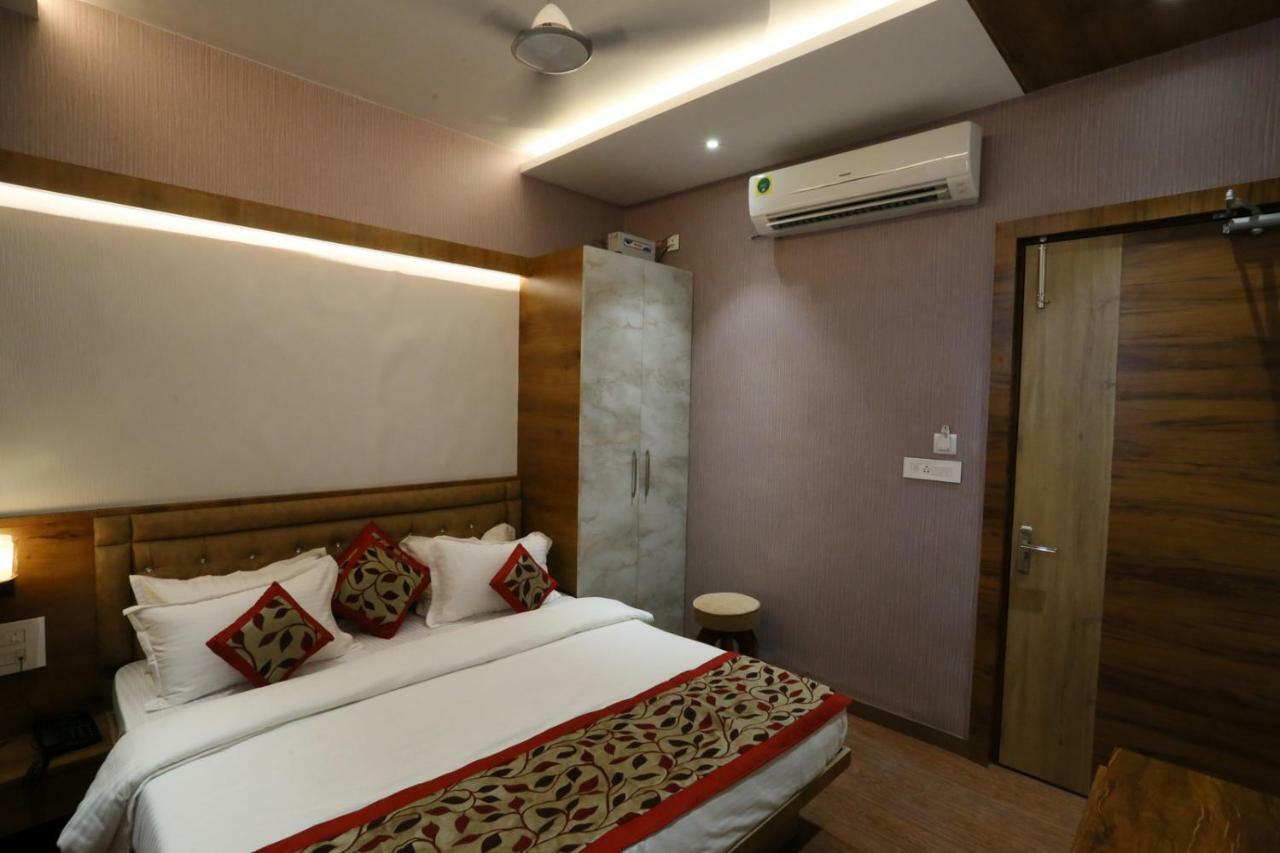 A Palace On River Varanasi Exterior photo
